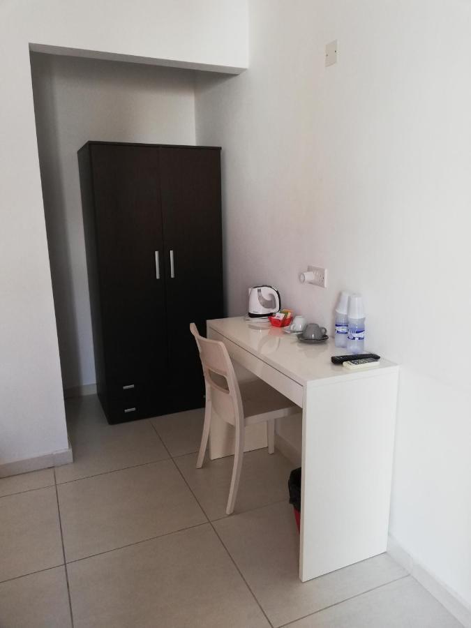 8Villa Saint Julian's Ngoại thất bức ảnh